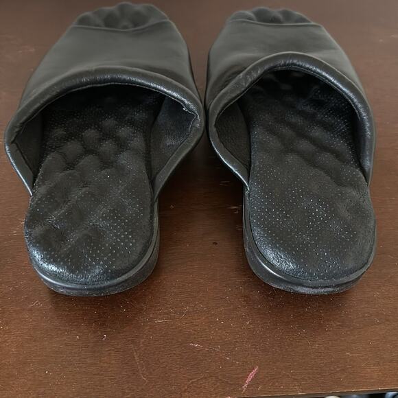 Soft Walk by Trotters | Black Slip On Sandals Size 9W - Picture 4 of 7
